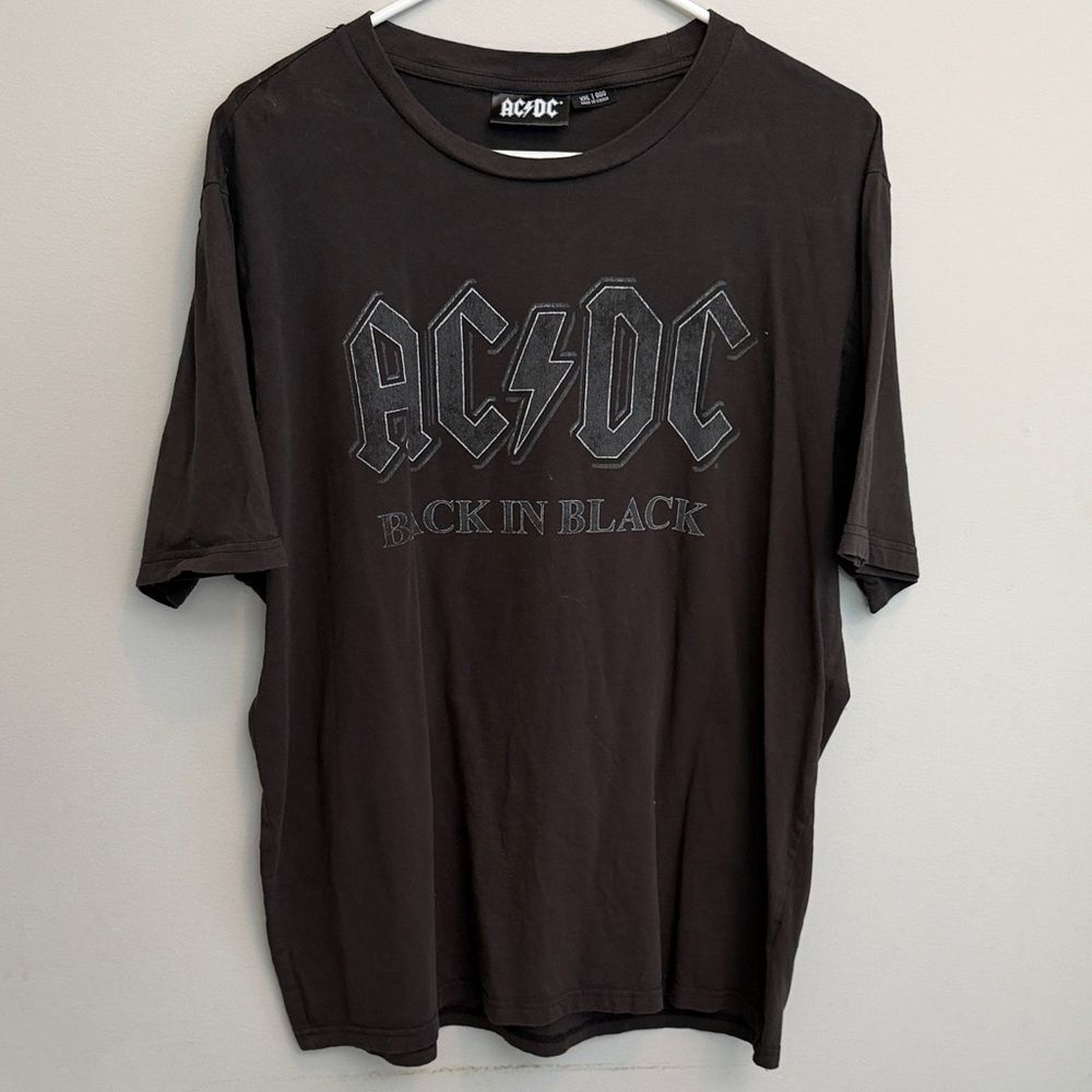 AC/DC Black 'Back in Black' Short Sleeve Tee.  Size Large